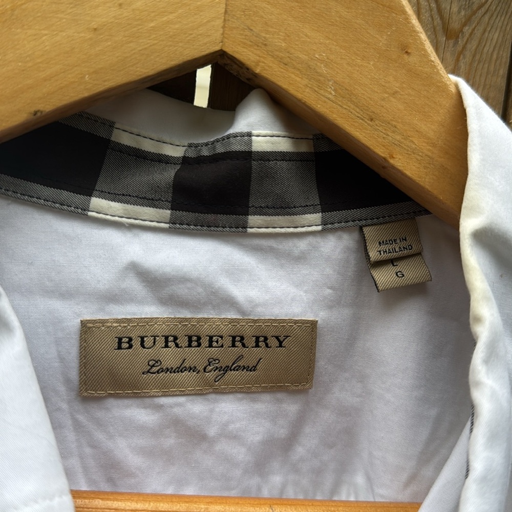 Burberry White and Black Casual Button Down Shirt - Picture 4 of 8